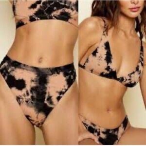 NWT Dippin’ Daisy’s Bikini Set Tie Dye Beach Swimsuit Vacation Medium